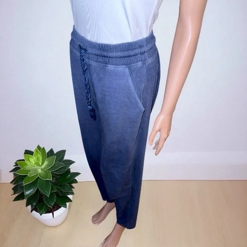 Universal Threads Women's Tapered Ankle Pull-On Joggers - Picture 11 of 16